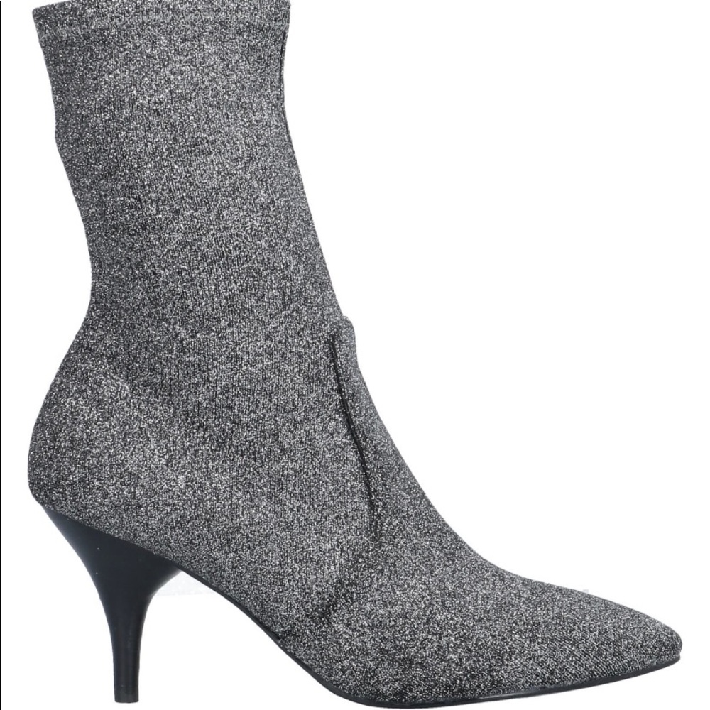 Bono Lou ankle booties